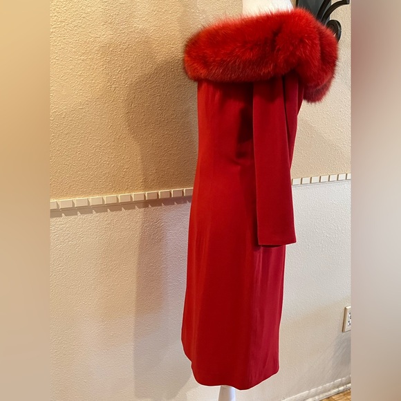 Vintage off-shoulder cocktail dress w/ fur trim. Fitted, lined, midi. Red. 10 - Picture 10 of 16